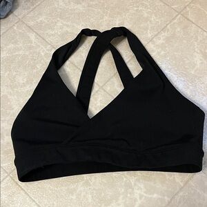 Elegant Black Women's Cross-Back Sports Bra